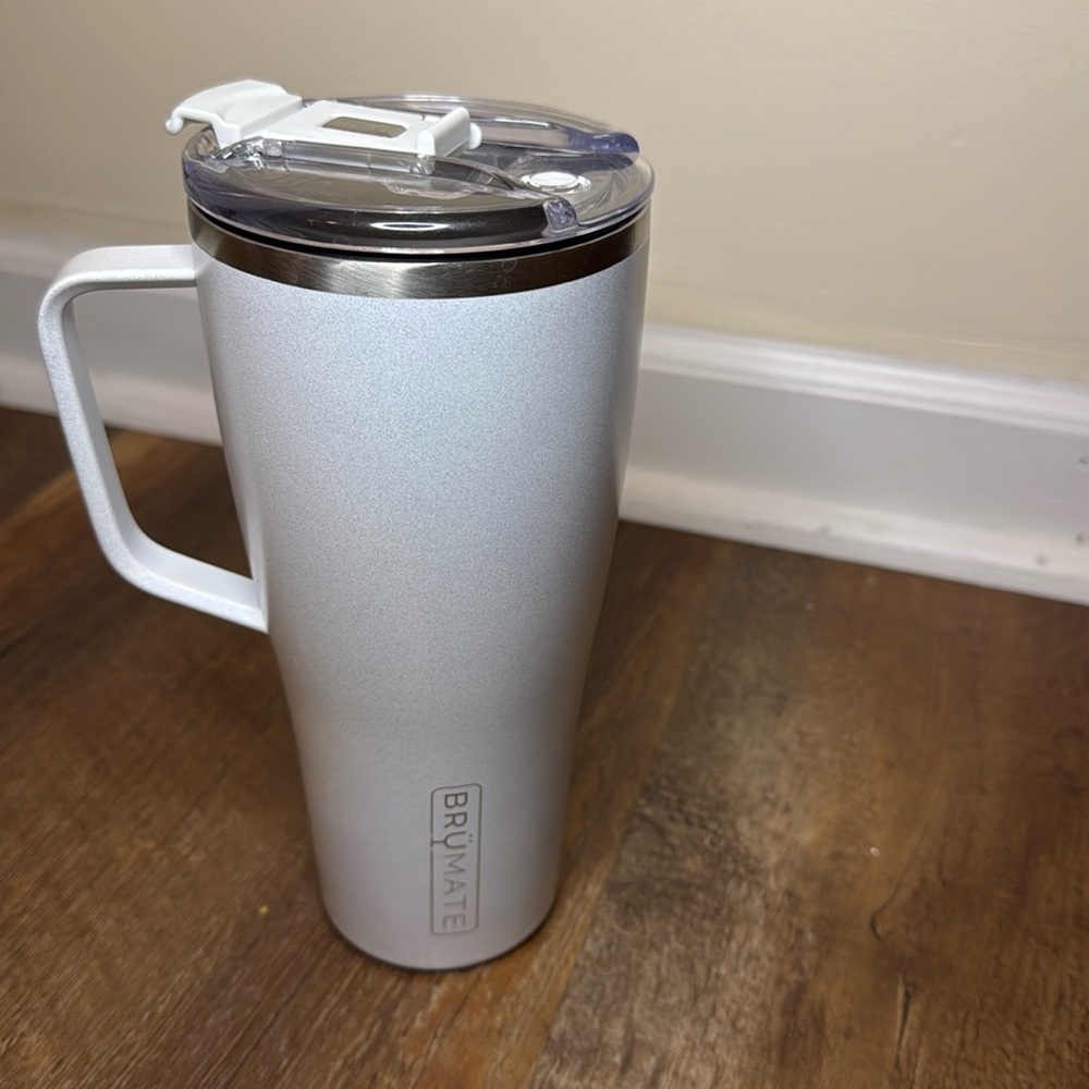 Brumate 32 oz White Glitter Toddy XL used once.